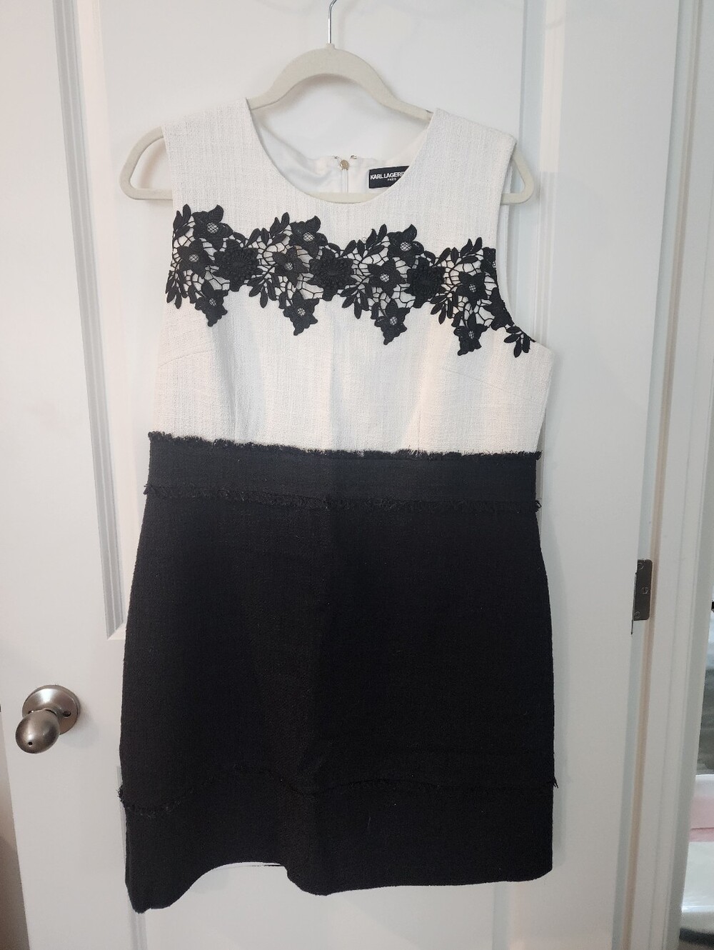 Karl Lagerfeld Sleeveless Black & White Floral Lace Detail Dress Size 16.